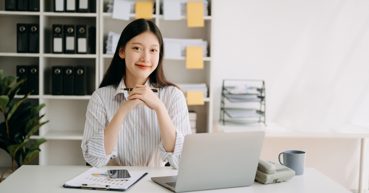 A woman sitting knowing cost to hire 1099s calculator