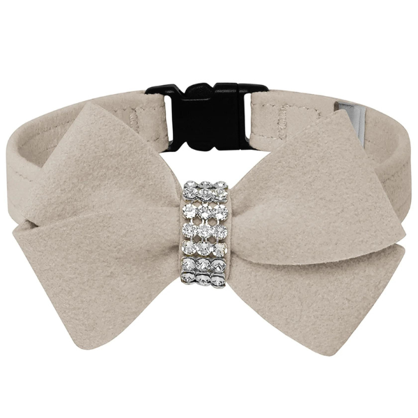 Picture of a Nouveau Bow Collar by Susan Lanci.