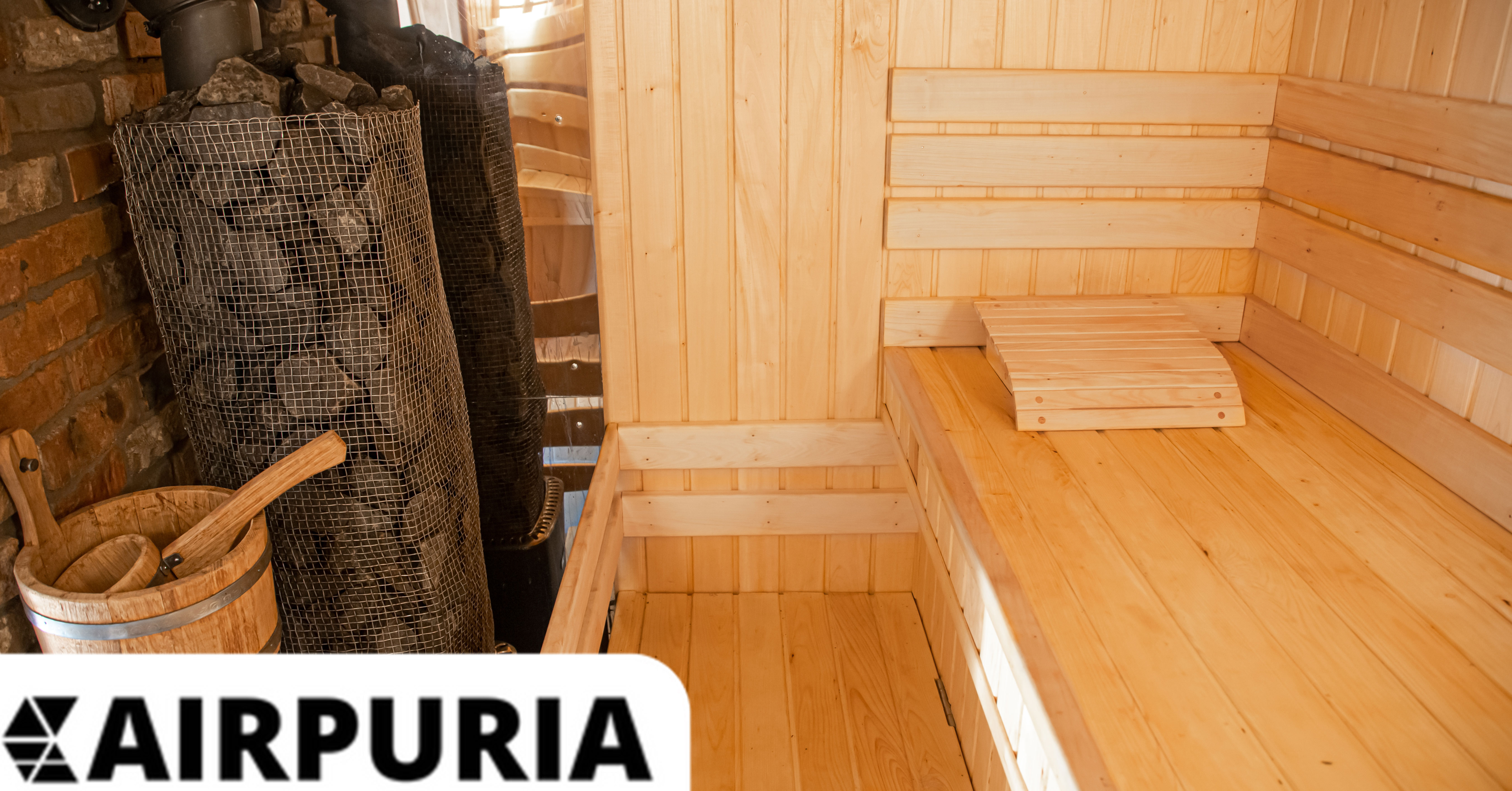 Image illustrating the difference between infrared saunas and traditional saunas.