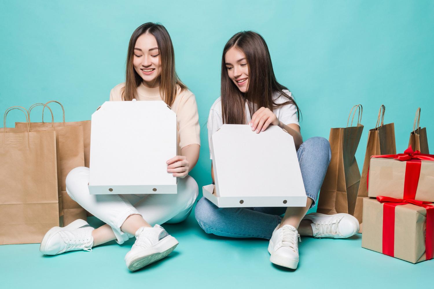 two women looking to start a dropshipping business with low shipping costs to the right target audience