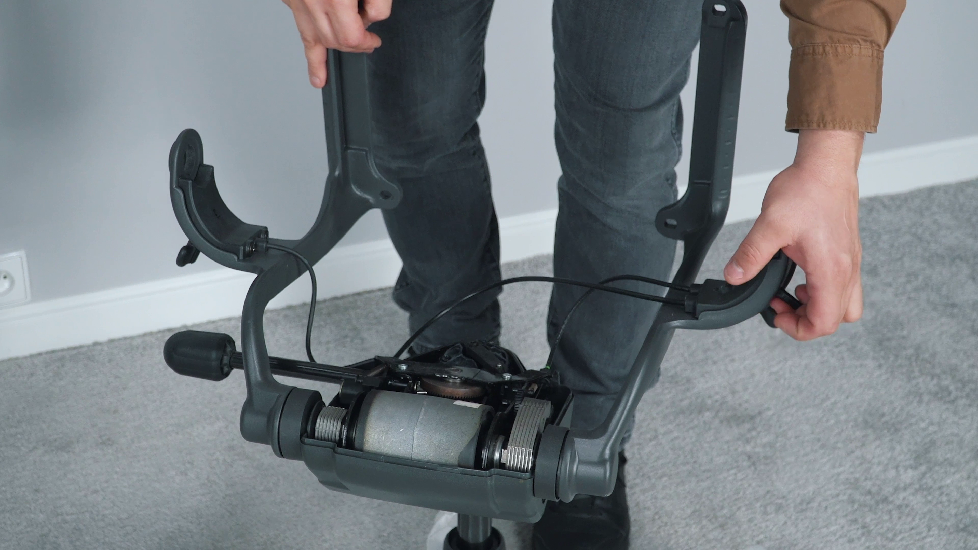 Fotel biurowy – klucz do zdrowia, komfortu i efektywności w pracy 4 Mechanizm ergonomicznego fotela. Źródło: Brastech