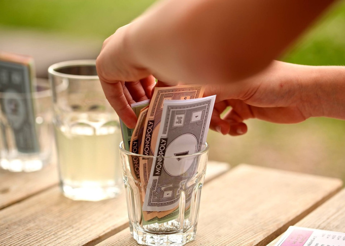 how to buy hotels in monopoly