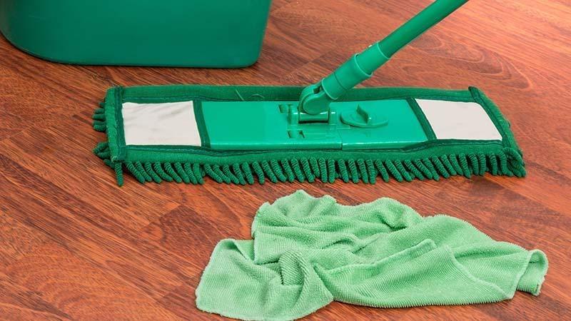Flat green pocket mop