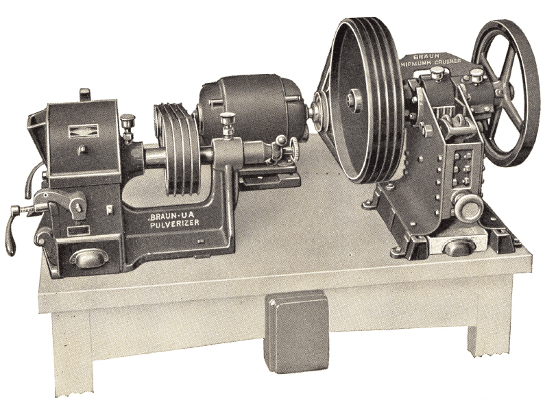 A picture of a pulverizer machine with grinding elements in it