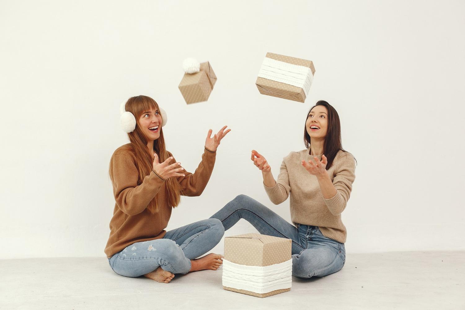 two women extactic about their dropshipping business and the sucess of their dropshipping business