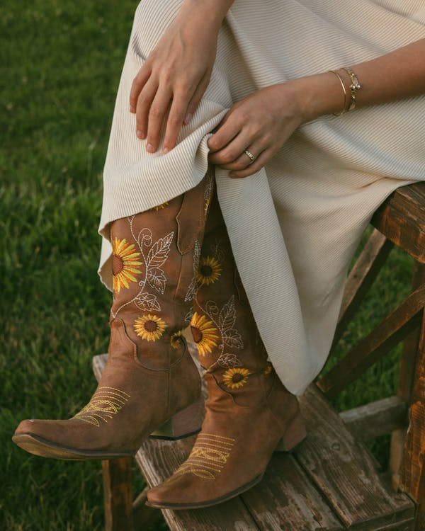 Western boot with western stitching