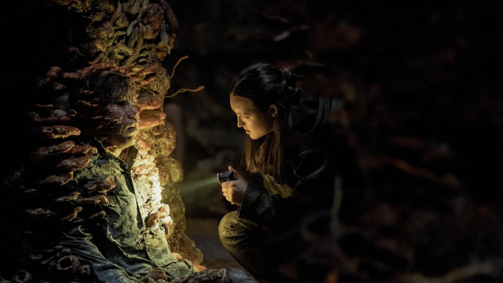 BelCheonguk Park and Bella Ramsey in The Last of Us Season 2