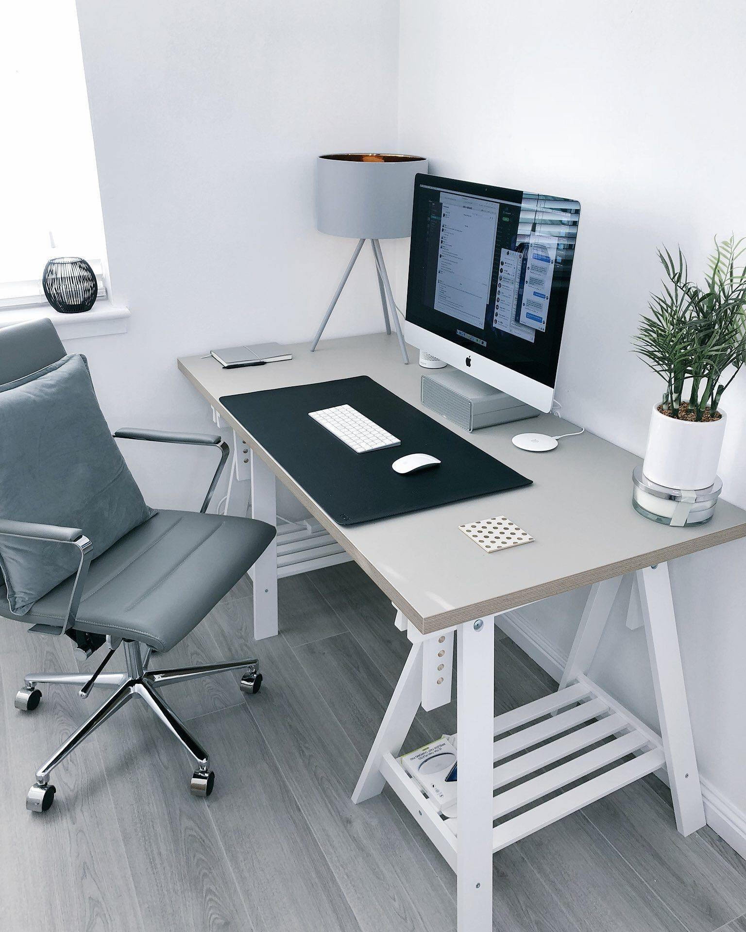 ergonomic chair in small room - minimalist desk setup ideas