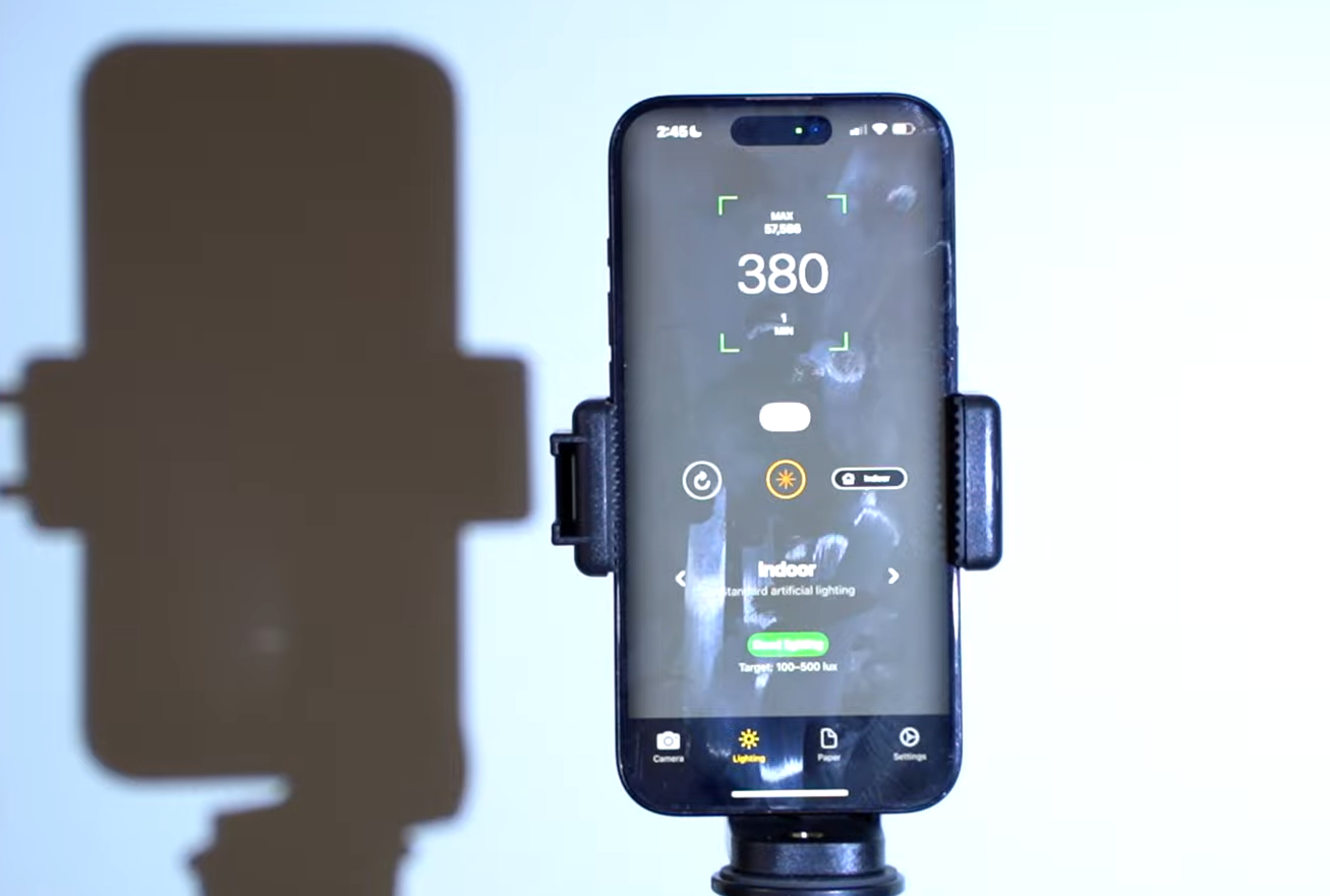 lux meter app measuring the cyber tools flashlight