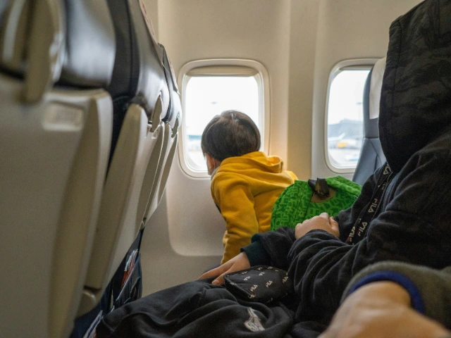Tips for children traveling by plane