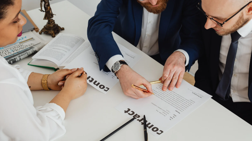 przedstawieniu zdecydowanie wyższych, samym zmuszamy, pewnym sensie drugą stronę, niższych oczekiwań, przyjaznej atmosferze, jego ofertę, postawę ciała, dając przeciwnikowi, poziomie świadomym, założeniu sprawić, sprostać naszemu budżetowi, ostateczna propozycja, identyczne zasady, chcemy uniknąć sytuacji, strony przeciwnika, wybierzemy podstawowy model, przedstawieniu nowych
