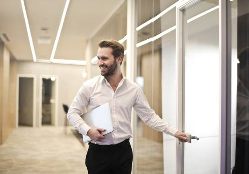 Man wearing a classic white dress shirt on his way into an office
