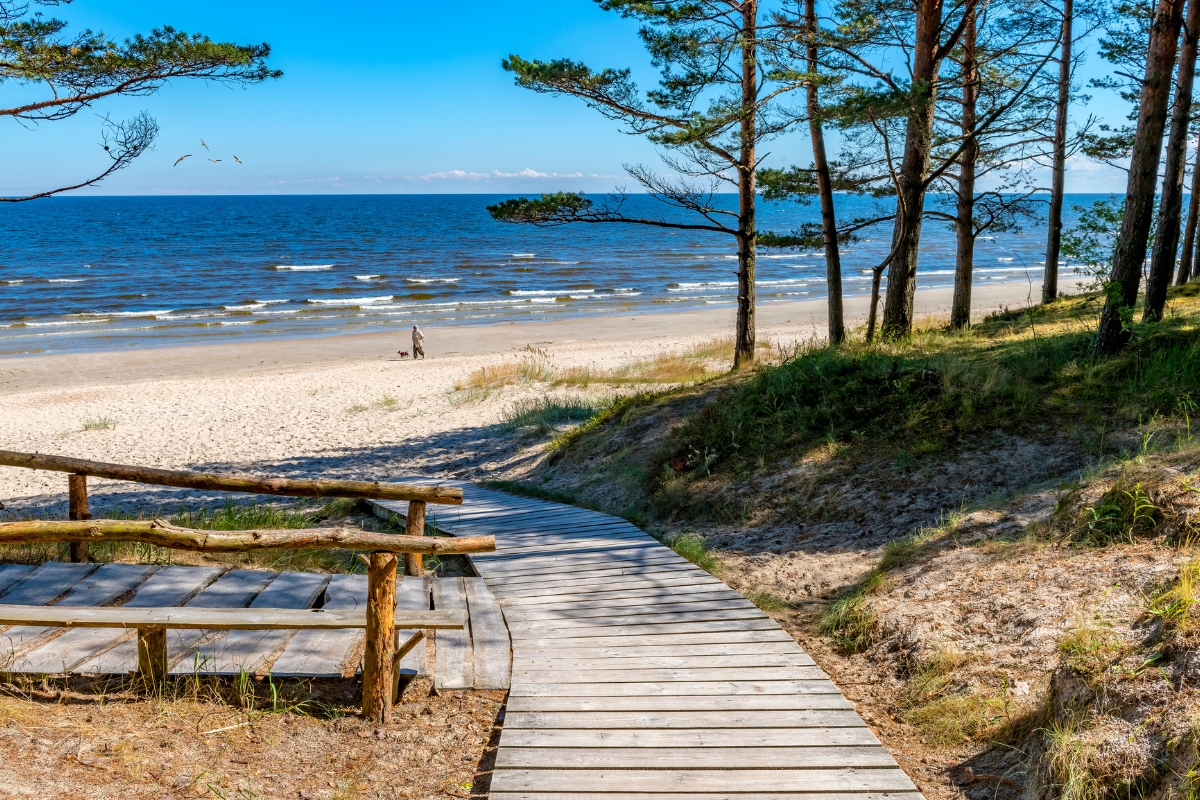 Sehenswürdigkeit Lettland: Strand in Jūrmala. Bild: Gorsh13