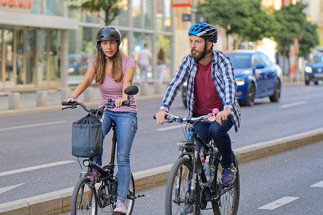 couple, cyclists, bike ride