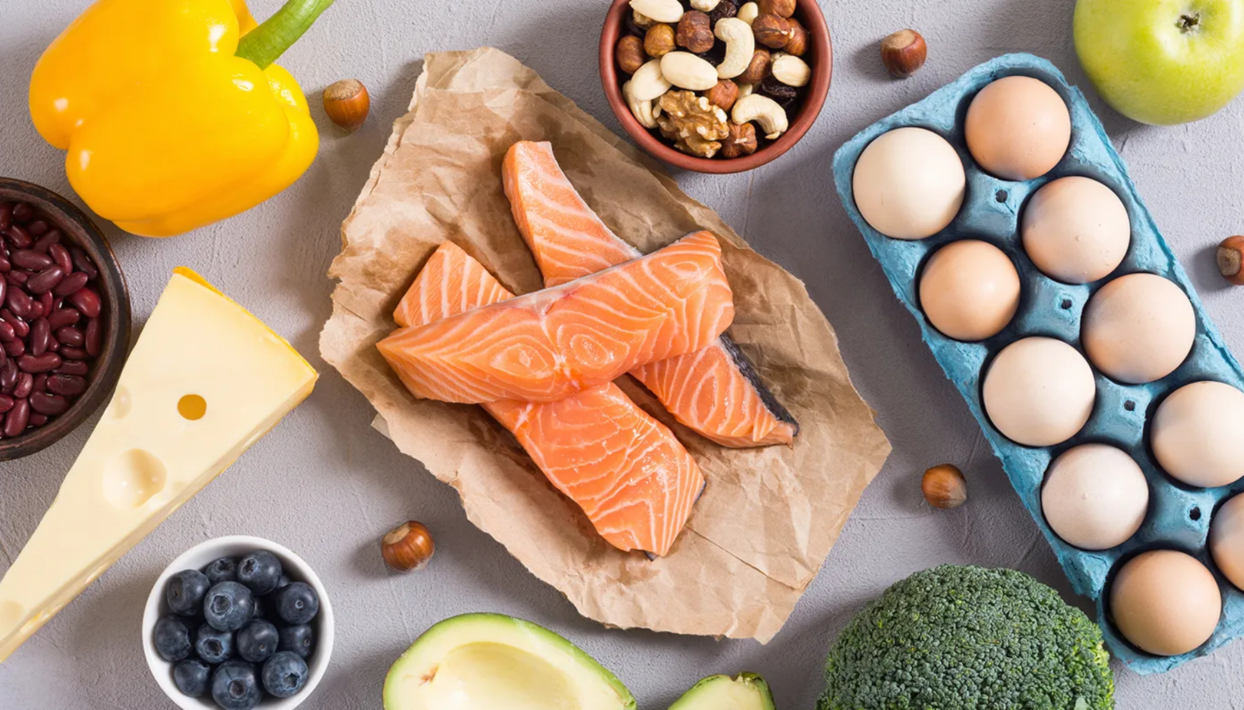 B-vitamin og tannhelse – Hva bør du vite? 9 Sunne matvarer rike på B-vitaminer: laks, egg, ost, avokado, bær, nøtter m.m.