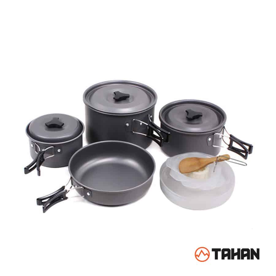 camping-equipments-cooking-set