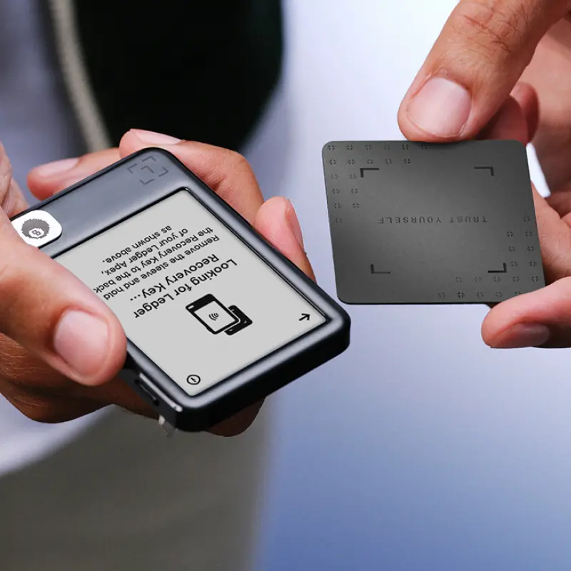 Security features of the Ledger Nano™ Gen5 in action.