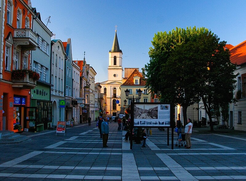 Stary Rynek w Zielonej Górze. Źródło: https://commons.wikimedia.org/wiki/File:Zielona_G%C3%B3ra_Stary_Rynek.jpg