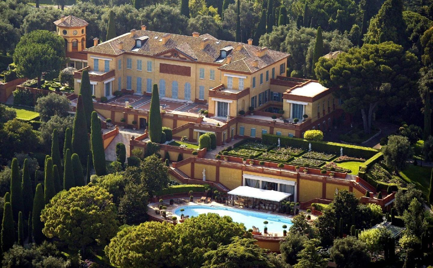 Villa Leopolda | Photo from amazing.zone | https://amazing.zone/fotosblog/max/VILLA_LEOPOLDA_3X_VISTA_A%C3%89REA_AMPLIA.jpg