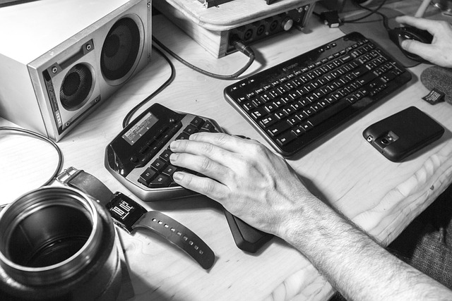 audio, cellphone, desk