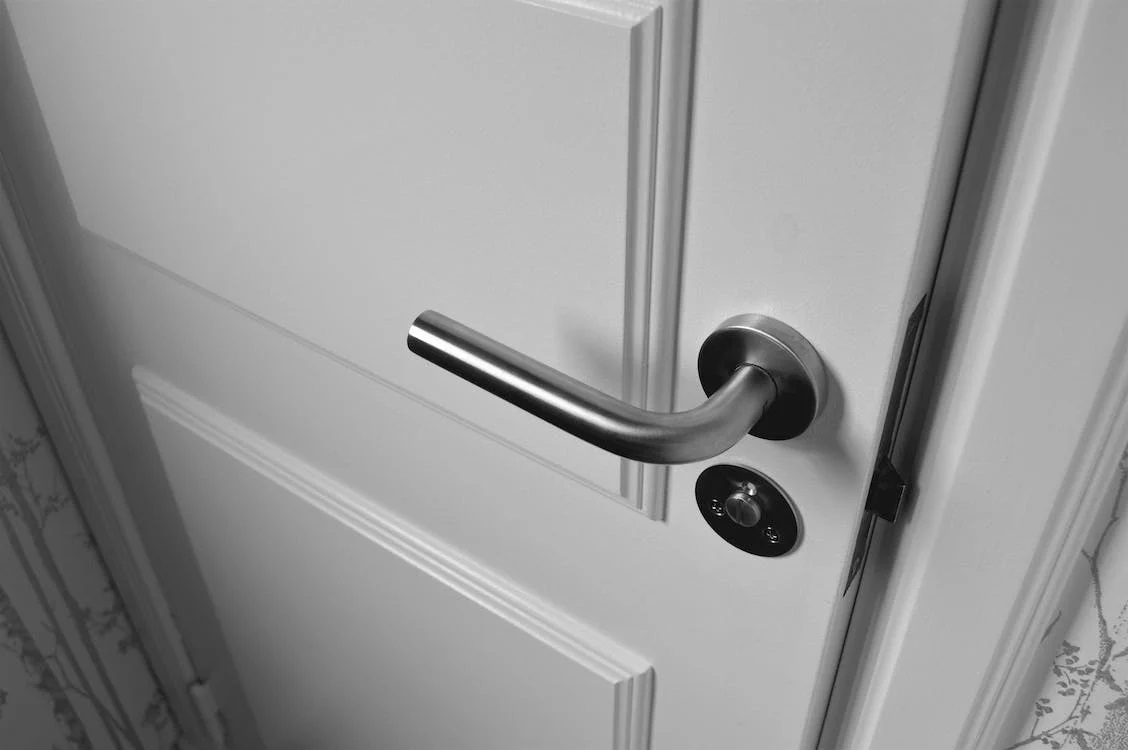 Cleaning chrome door handles and knobs - stainless steel door hardware - clean door handles