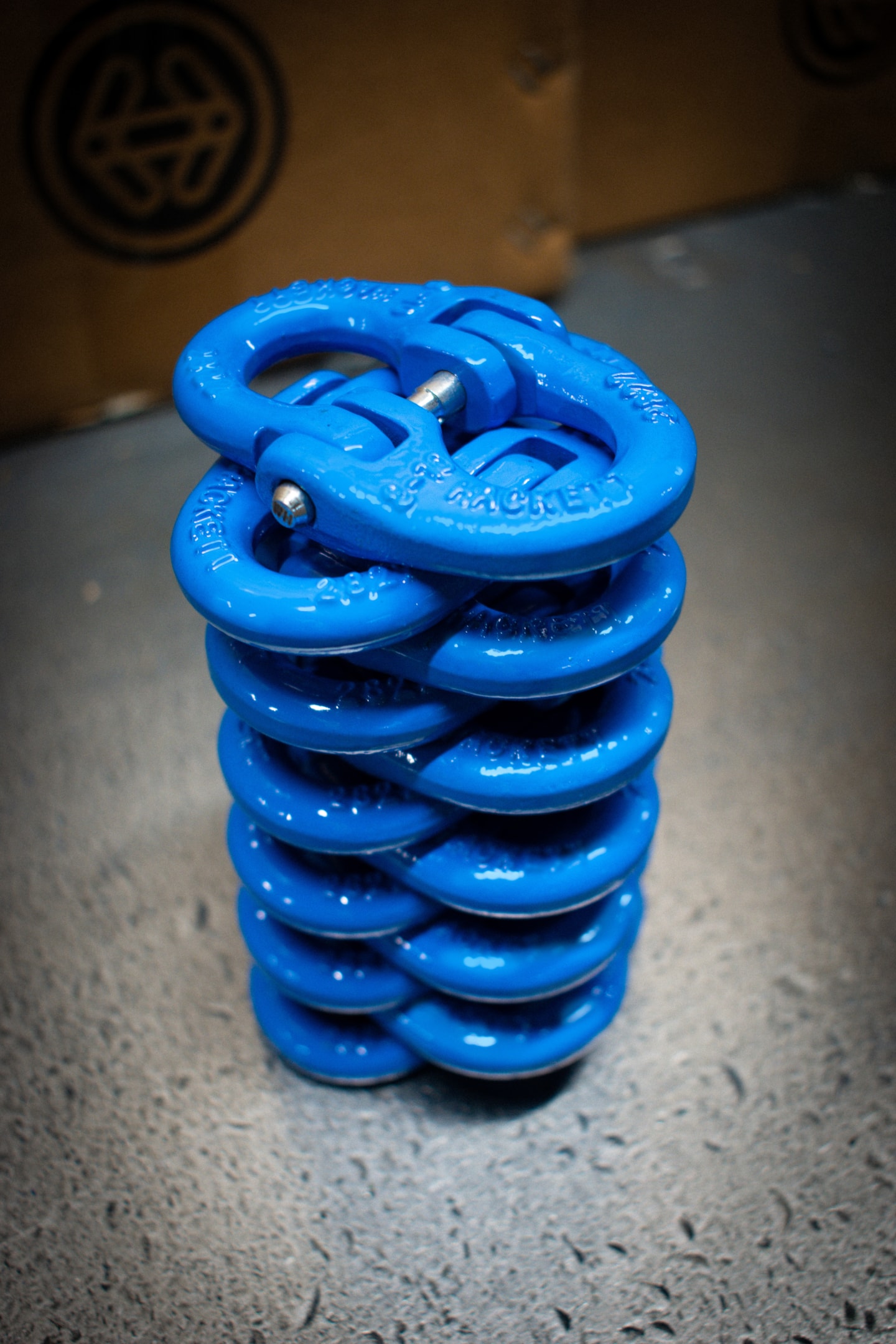 Grade 100 chain connector links that hammer lock together