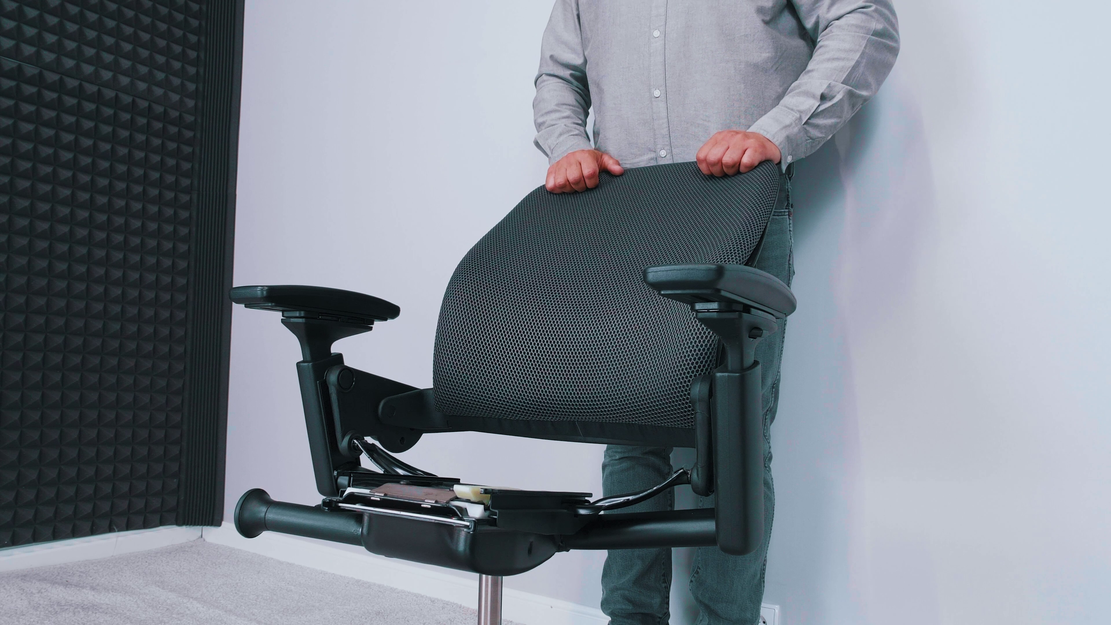 Steelcase Leap V2 – najlepszy fotel biurowy? Test ergonomii, opinia i recenzja Brastech 2 Zakres odchylenia w Leap V2. Źródło: Brastech