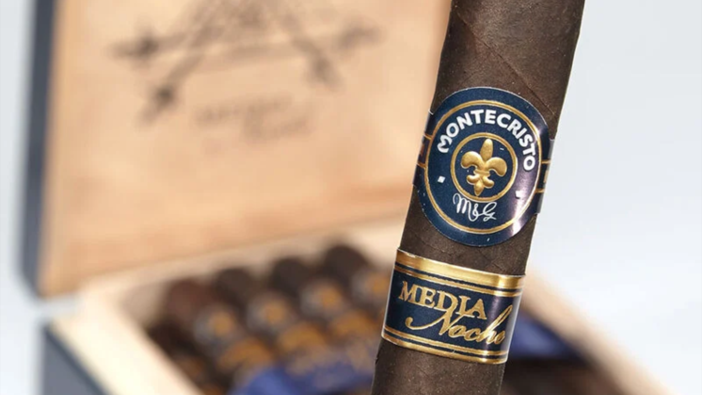 Montecristo Media Noche