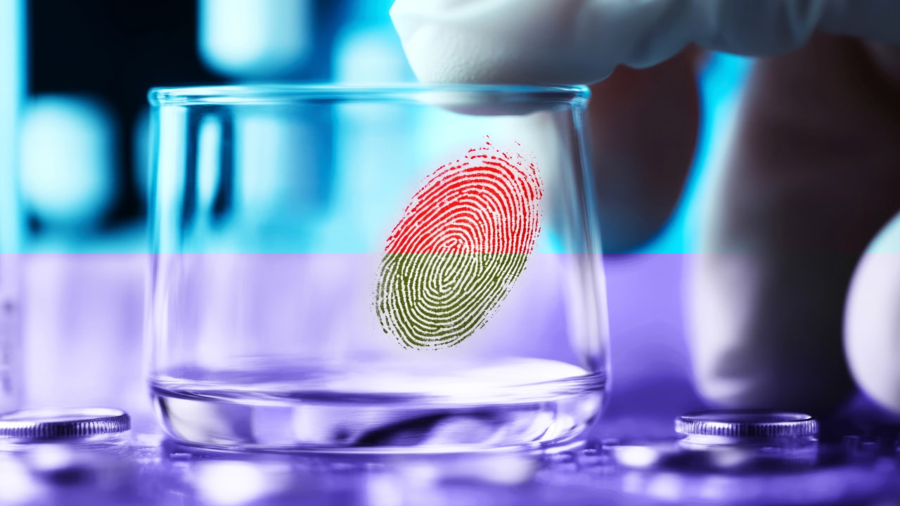 ai image, forensic investigation showing fingerprint on glass