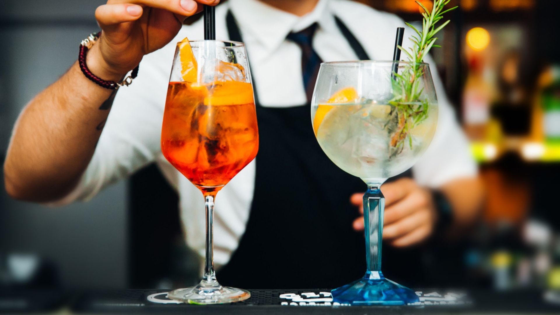 What Types Of Drinks Does Mobile Bar Hire Serve For Autumn Party? -