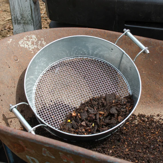 Dual-mesh soil sifter in action