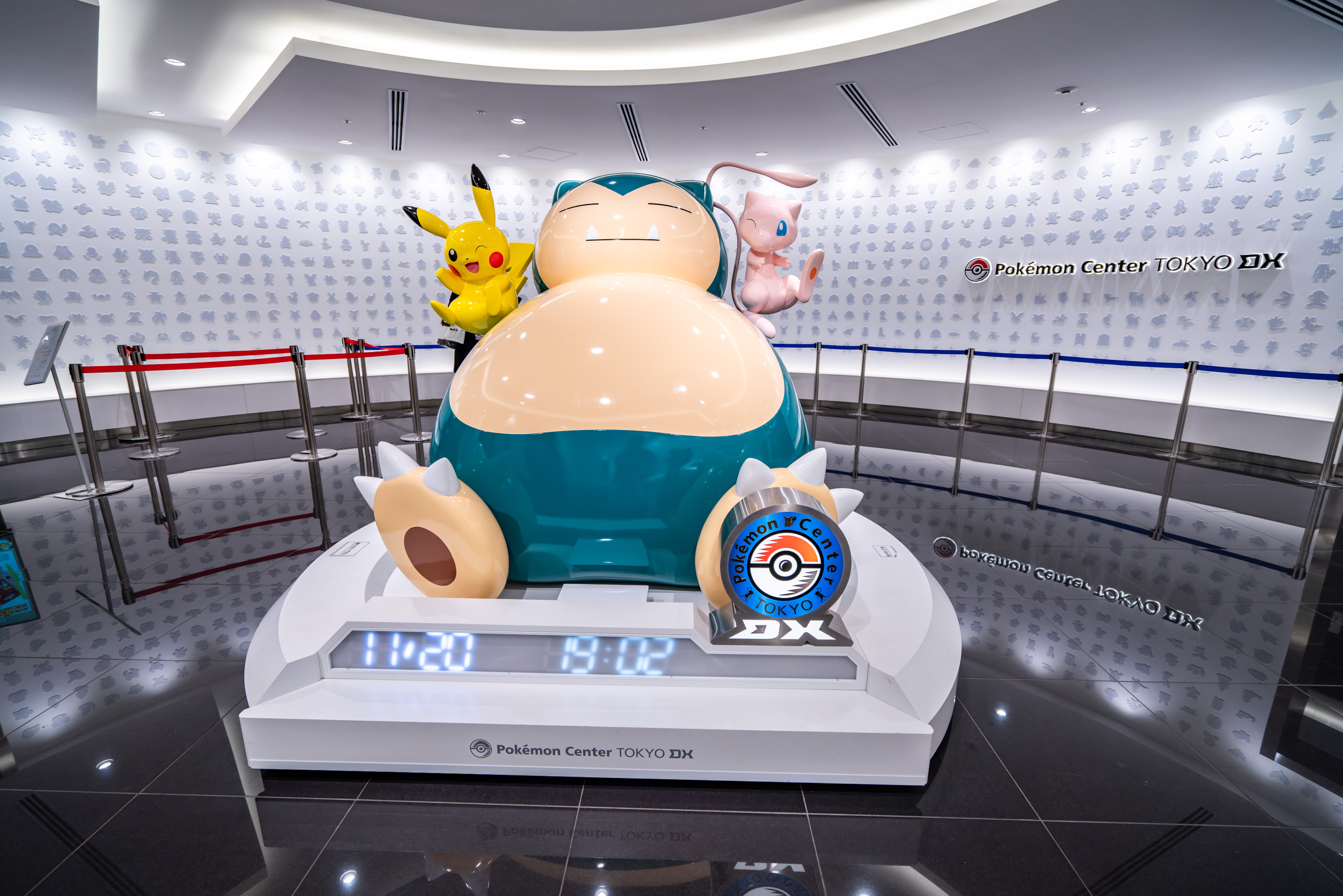 Pokémon Center Tokyo DX featuring Snorlax, Pikachu, and Mew