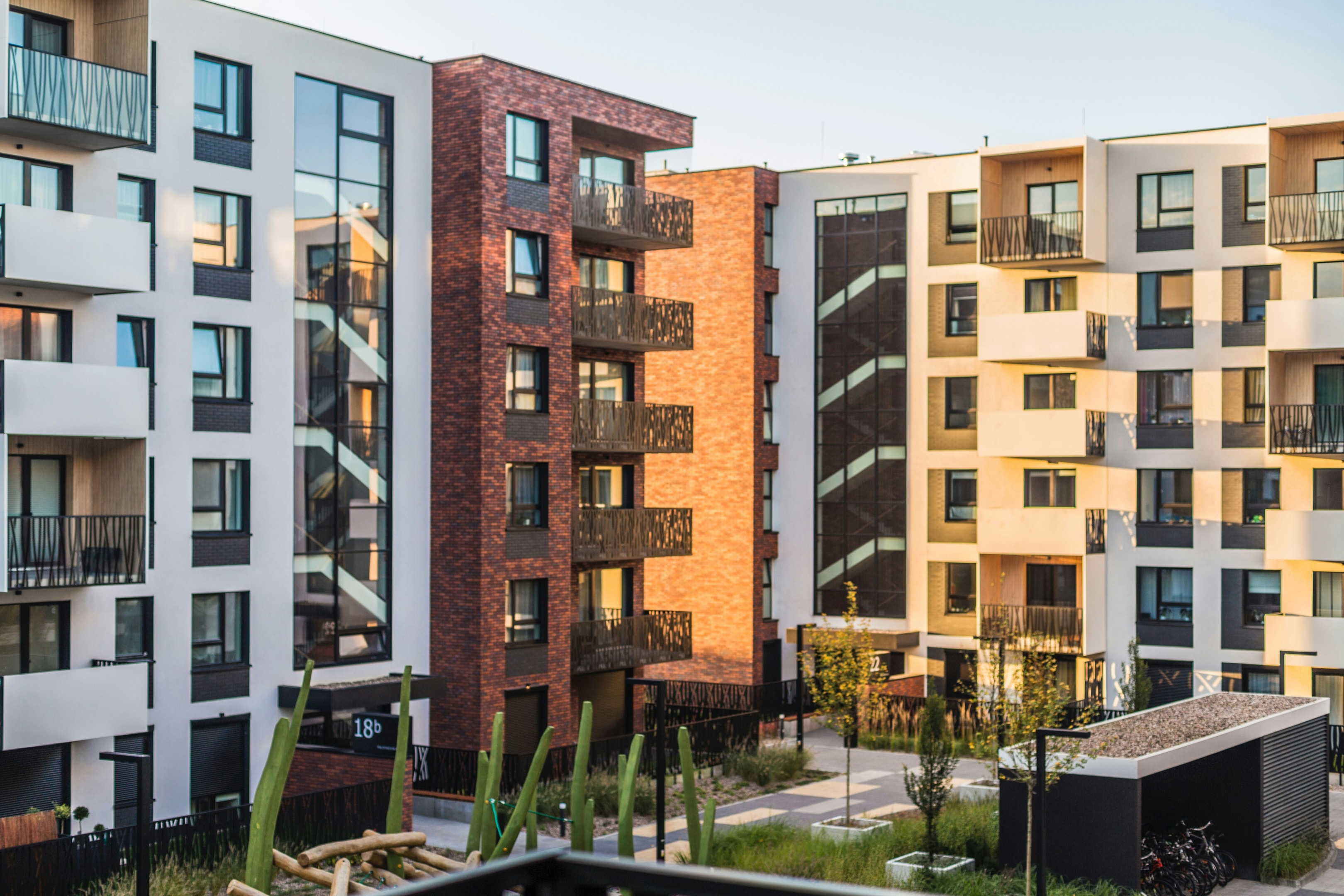 Commercial Real Estate Investment: The Smart Investor’s Guide to Profitable Properties
