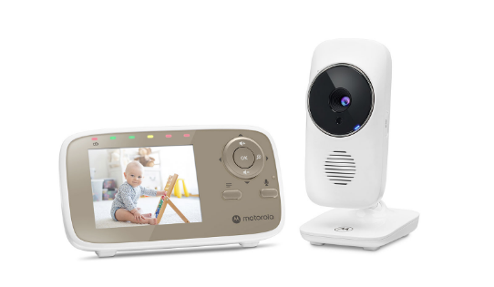 The VM483 baby monitor displaying a clear image of a sleeping baby
