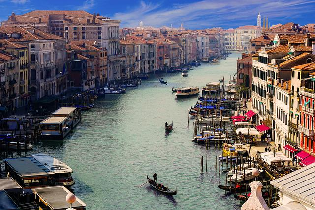 Why back in the days Venice was built on water. In the pic: Canal Grande (pixabay)