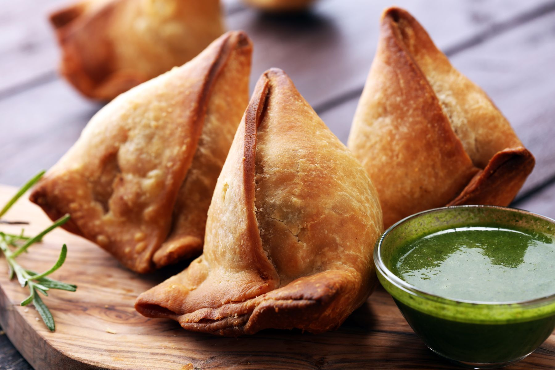 Golden Indian Veg Samosa – Crispy, flavorful vegetarian snack with aromatic spices.