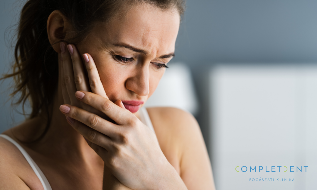 A fogínysorvadás tünetei között a fájdalom is megtalálható.