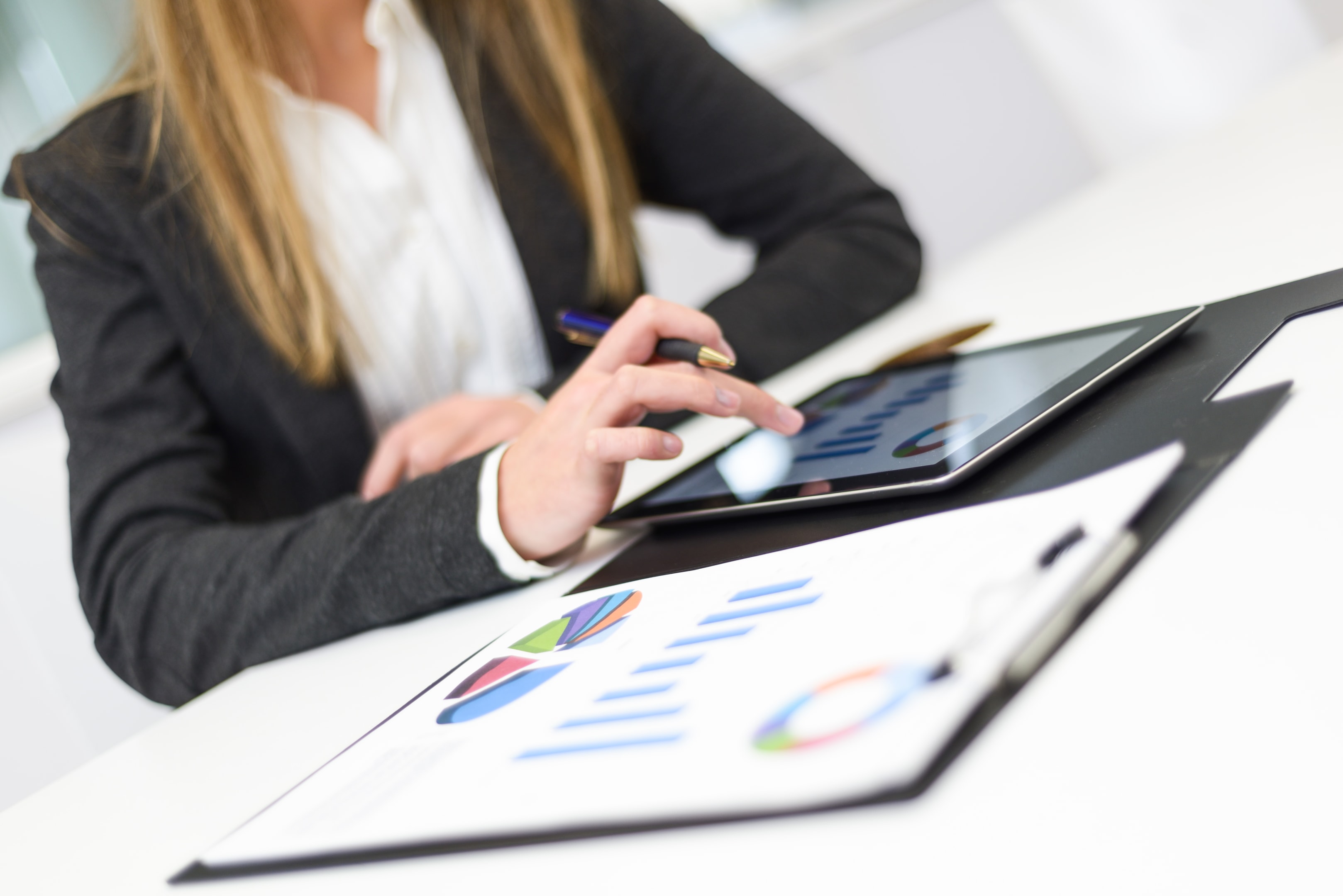 Incorporating relevant keywords, showcasing client testimonials, and highlighting successful outcomes for past clients are all essential elements of a high-converting law firm website.