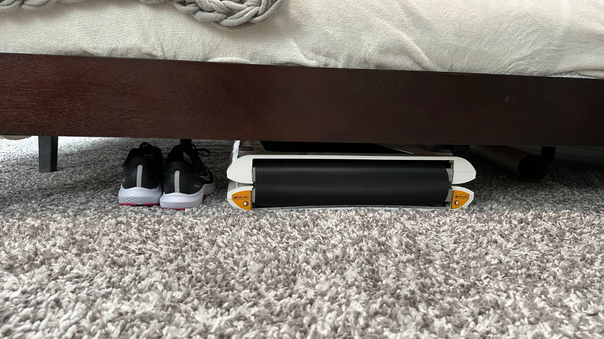 Low profile when folded allows me to tuck it neatly under my bed