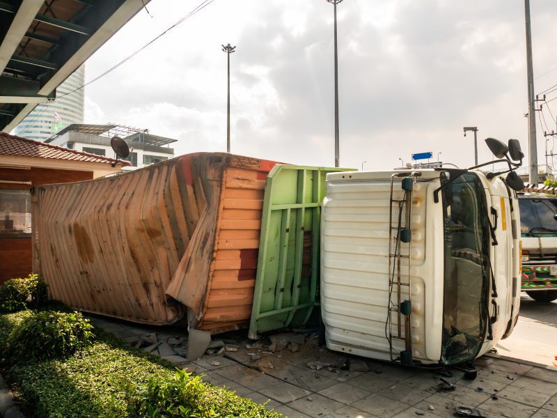 An image showing a truck driven by a negligent truck driver in Alabama. 