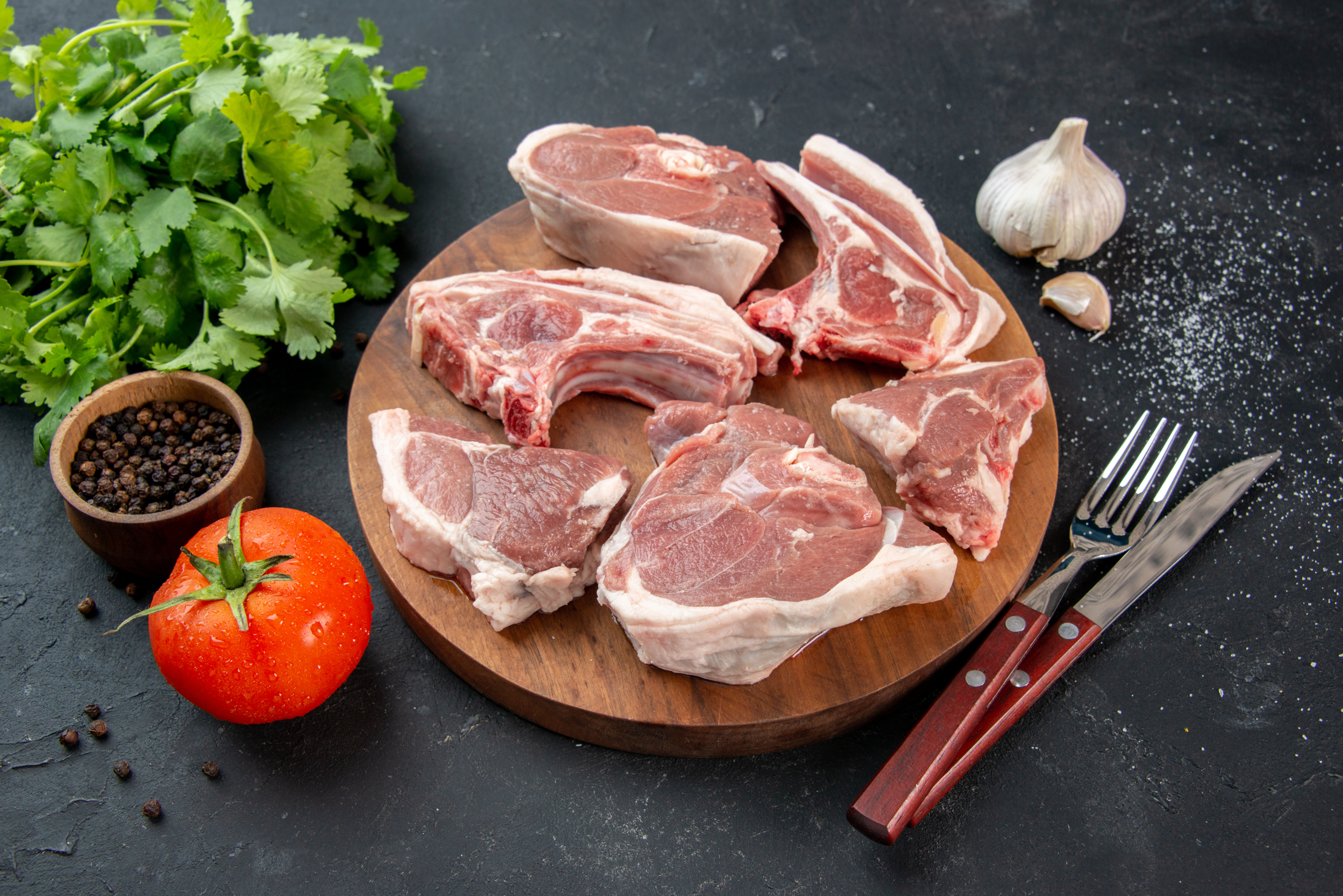 Pork shoulder, pork belly, pork loin, pork ribs and even leftover cooked pork can be used in curry recipes.