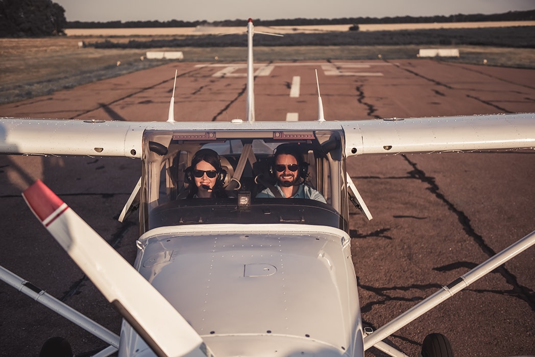 how to choose a flight school