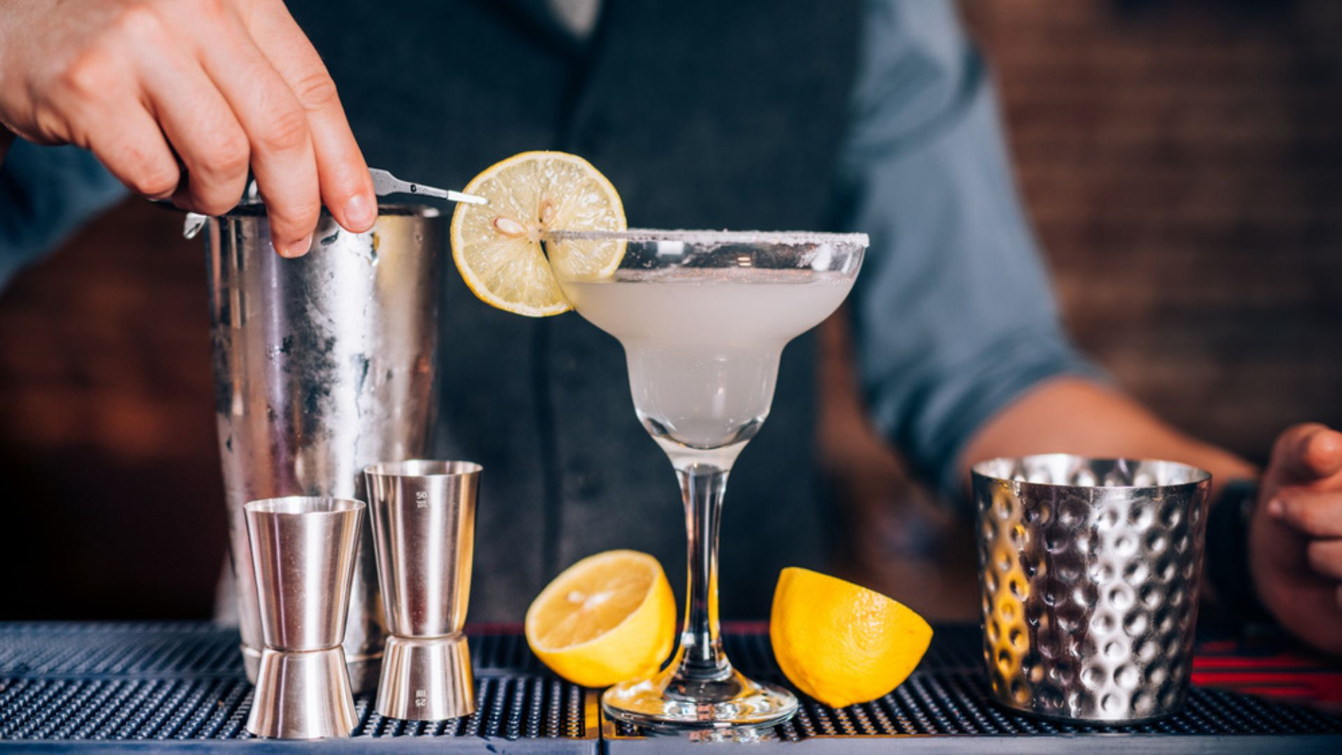 Why You Need A Written Agreement From A Mobile Bar Hire Company? -