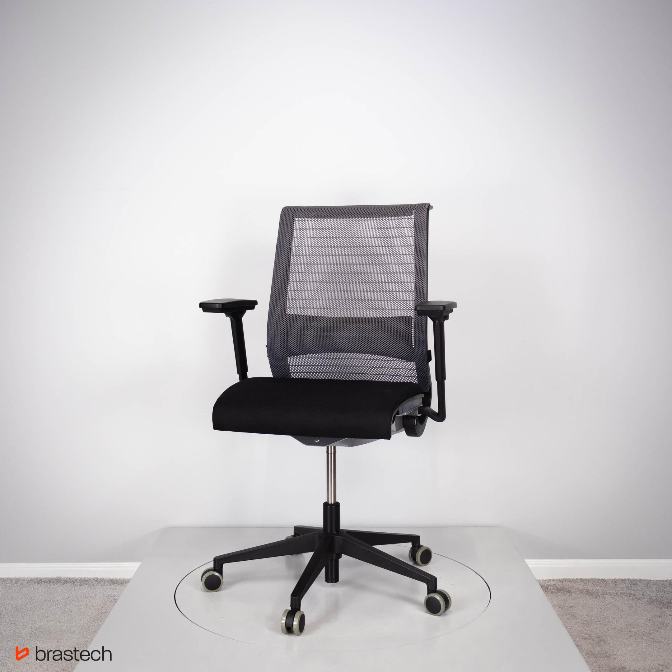 Ranking foteli biurowych do 1000 zł – najlepszy fotel do pracy przy biurku 5 Steelcase Think. Źródło: Brastech