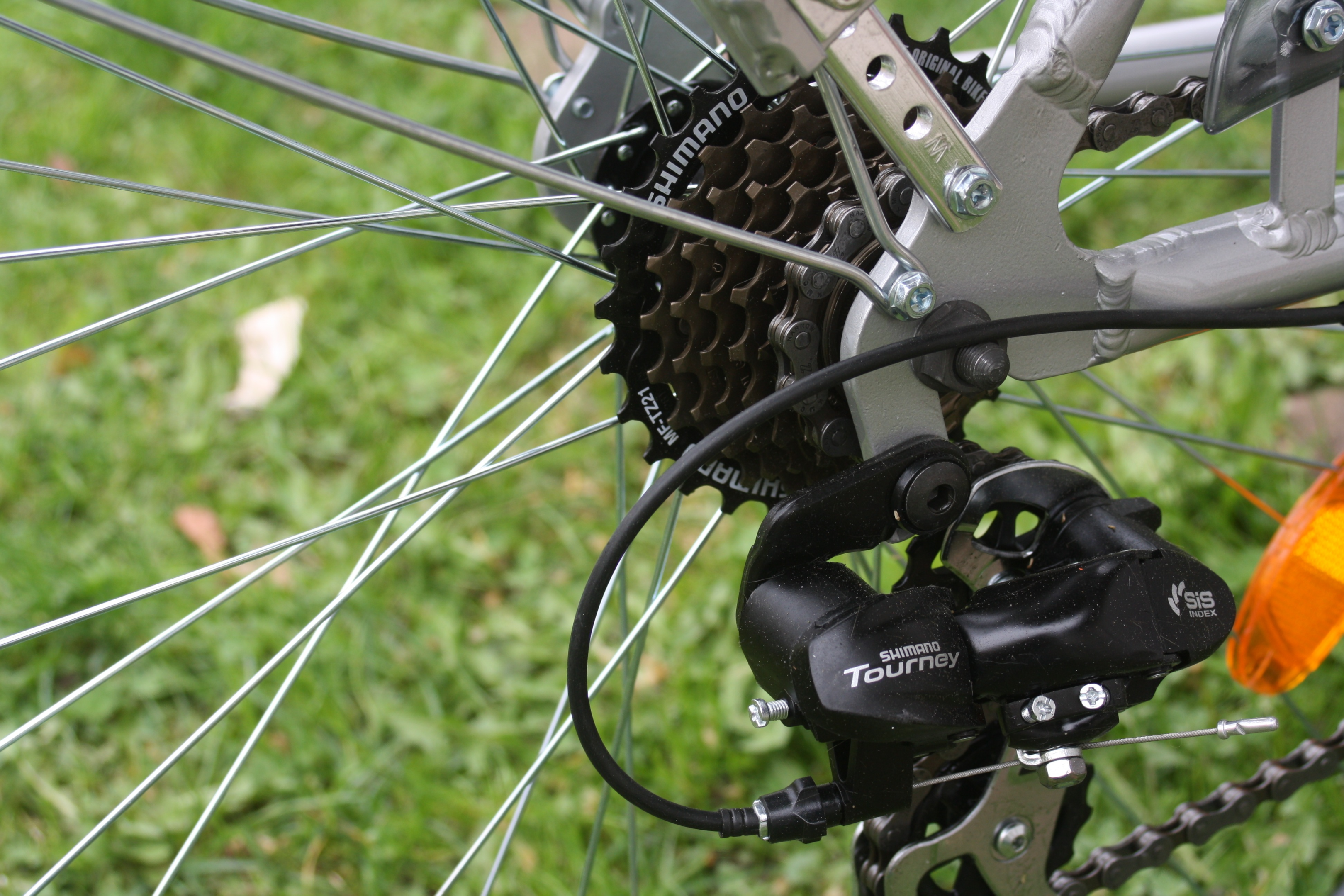 Bicicleta com corrente e câmbio Shimano Tourney. Foto retirada do site Pxhere.