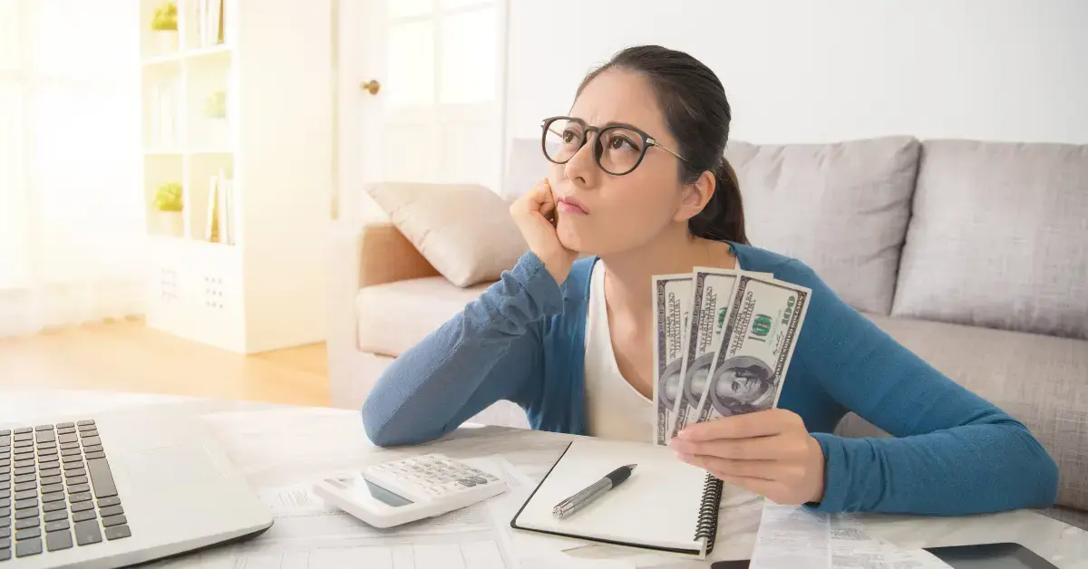 Woman checking bank and IRS account to learn why IRS did not withdraw money.