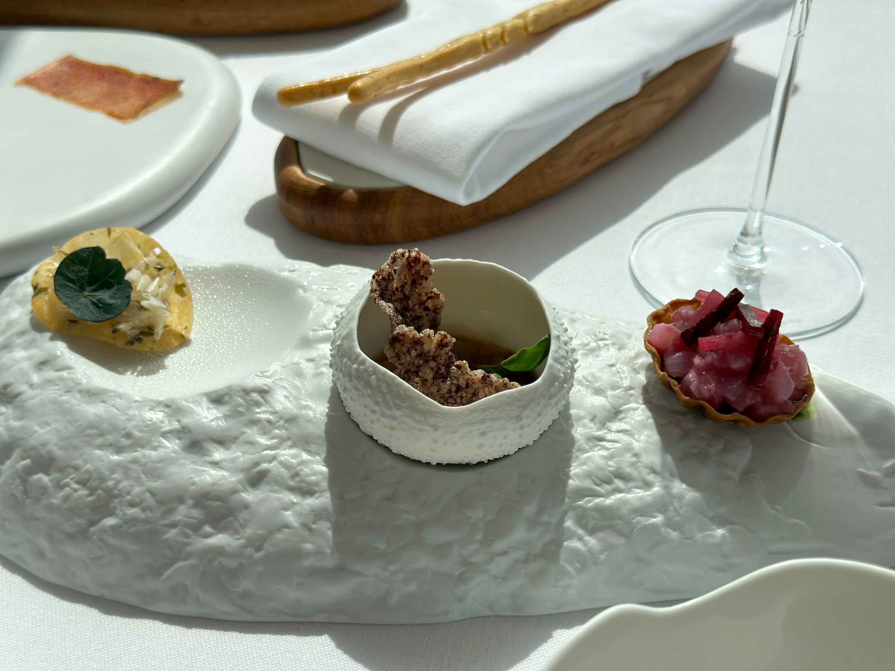 Michelin Dining in Singapore SG : Prestigious awards recognizing excellence in the culinary world.