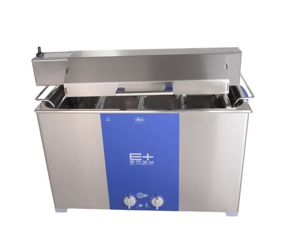 Ultrasonic cleaner in operation