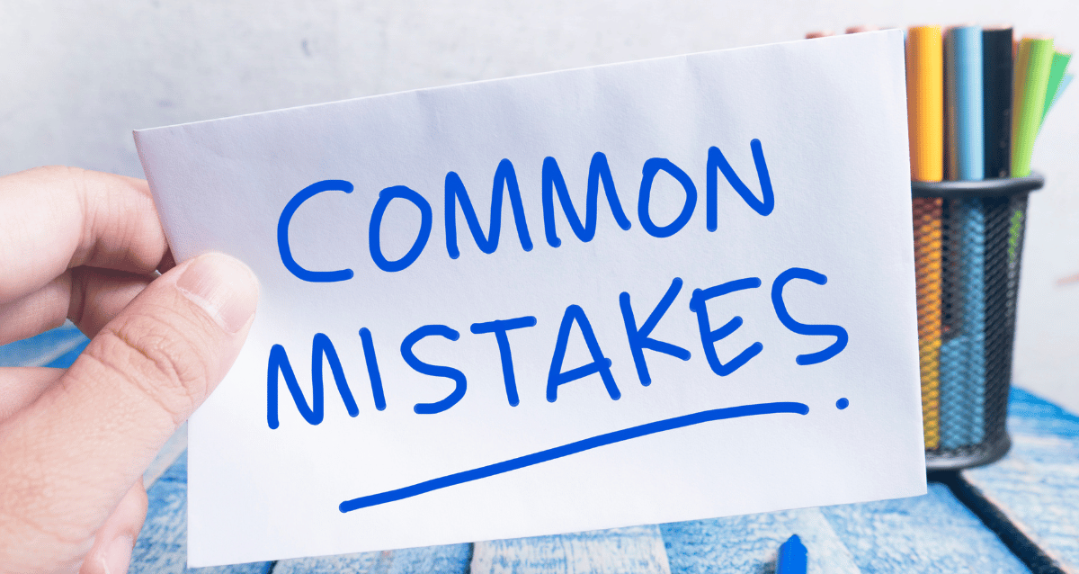 Image with a sign saying common mistakes