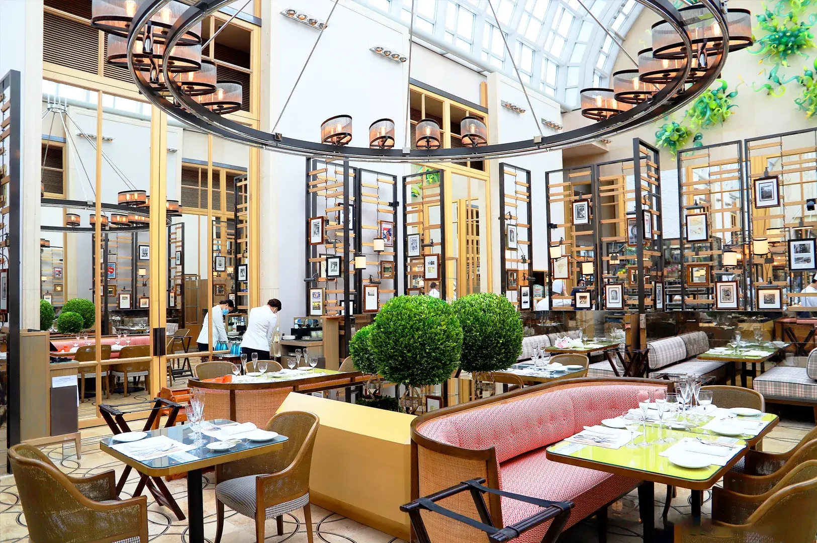 Colony at The Ritz-Carlton Millenia Singapore elegant buffet restaurant dining room